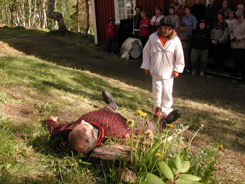 Den Sterke Mannen blir hjulpet av Vilmi